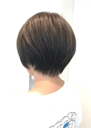 ショート 🎨艶感ニュアンス カラー🐬櫻井海星のヘアスタイル
