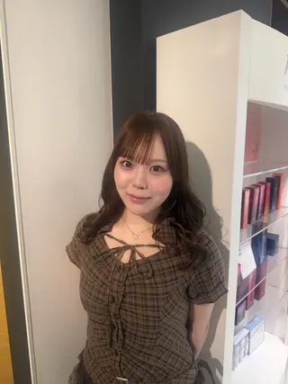 ミディアム カラー 岸田 奈々／ 艶髪／トレンドカラーのヘアスタイル