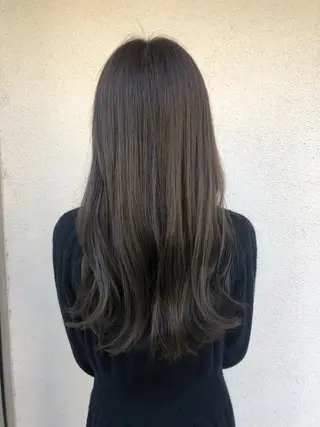 カラー kana .オリーブ /ナチュラルヘアのヘアスタイル