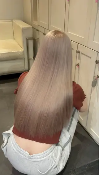 ロング コスギ ユカナのヘアスタイル