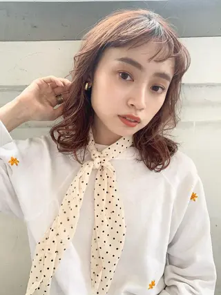 ミディアム カラー パーマ 💓パーマ，💗 レイヤーカットのヘアスタイル
