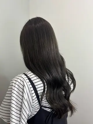 ロング カラー 山路 結花のヘアスタイル