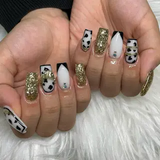 ミディアム ネイル Y. Sのネイルデザイン