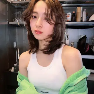 ミディアム カラー 岡野 静華のヘアスタイル