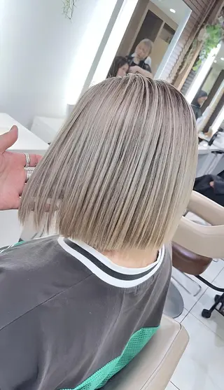 カラー セミロング 渡邊楓果/髪質改善 ブリーチ/カラーのヘアスタイル