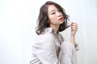 ミディアム カラー パーマ サワタ ミサのヘアスタイル