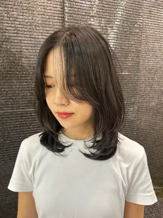 ミディアム 對馬 光梨のヘアスタイル