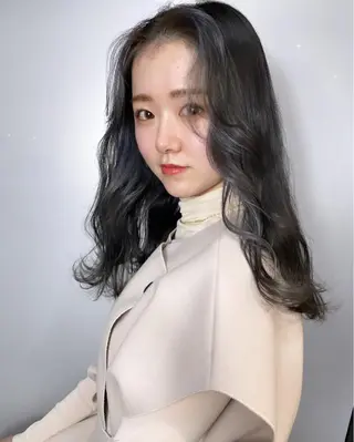 ミディアム カラー ヘアアレンジ 髙塚碧🇰🇷 韓国ヘア🎗️のヘアスタイル