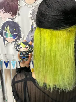セミロング カラー インナーカラー 推し ブリーチ  髪質改善のヘアスタイル
