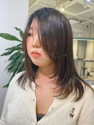 ミディアム FILMS/sari /似合わせカットのヘアスタイル