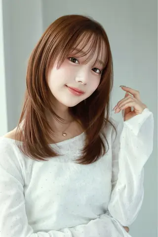 ミディアム 篠本 亜祐美のヘアスタイル