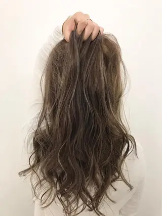 ミディアム カラー レイヤーカット 西村あきやのヘアスタイル