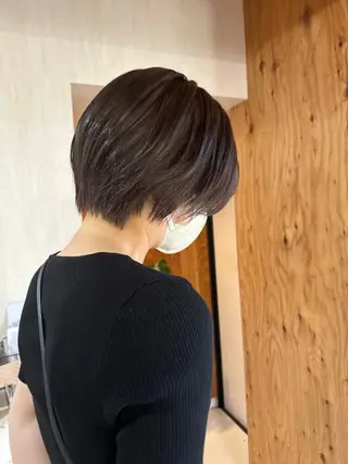 ショート カラー 伊藤 友香のヘアスタイル