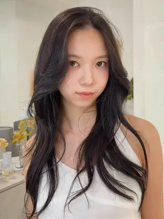 ロング 山下 凪澄のヘアスタイル