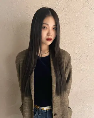 ロング aya / ニュアンスカラーのヘアスタイル