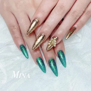ネイル 🦋 Queenieのネイルデザイン