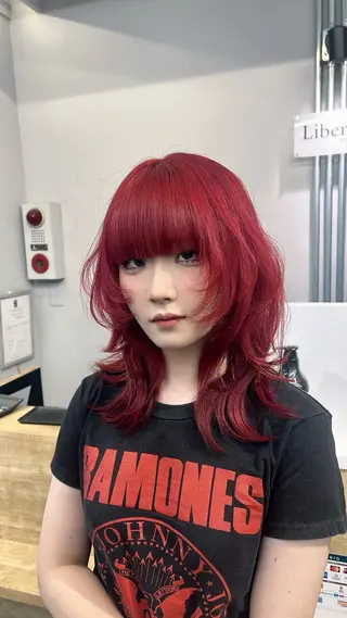 ミディアム カラー ブリーチ毛の縮毛矯正 ハイトーン/岡本智樹のヘアスタイル