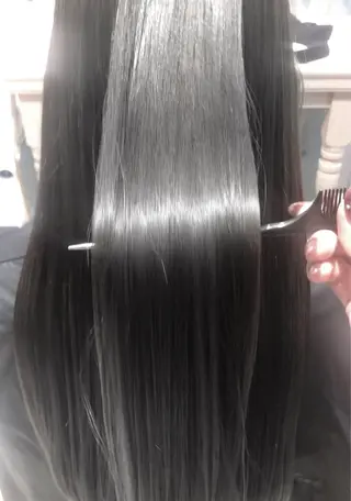 ロング 髪質改善 縮毛の達人 矢井由真のヘアスタイル