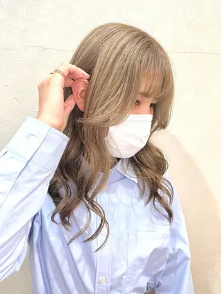 ロング カラー 佐藤 瑚碧のヘアスタイル