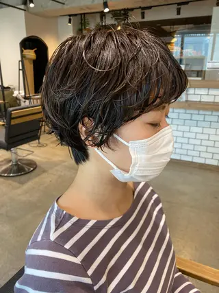 ショート パーマ レイヤー/大人ボブ| ワタナベ リョウカのヘアスタイル