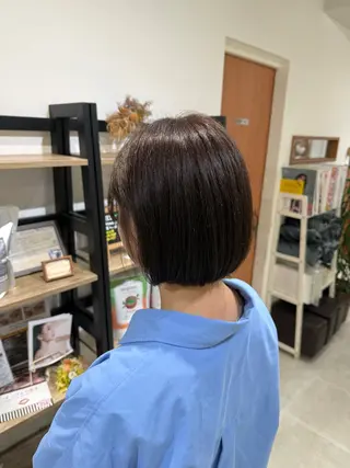 ショート カラー 島 歩那のヘアスタイル