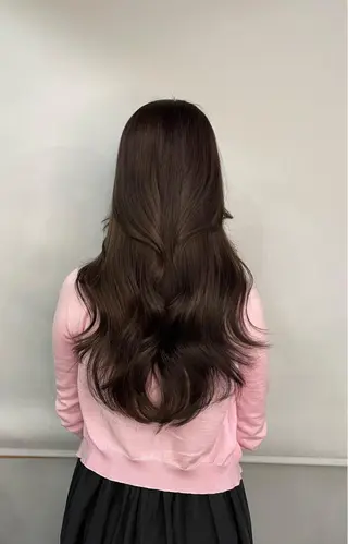 ミディアム カラー レイヤーカット 西村あきやのヘアスタイル