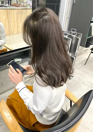 セミロング カラー Saki/レイヤー/ 柔色カラー/顔まわりのヘアスタイル