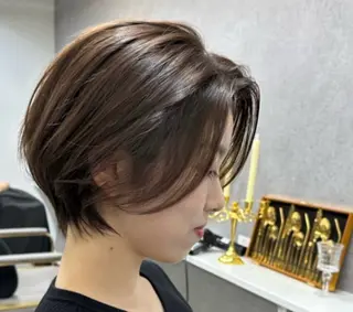 ミディアム 韓国風 白髪ぼかし NAOTOのヘアスタイル