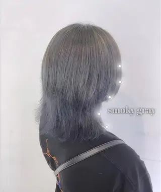 ショート カラー 𝘳𝘺𝘰𝘬𝘢 髪質改善／ブリーチのヘアスタイル