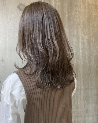 セミロング カラー レイヤーカット/ 根本瑠実のヘアスタイル