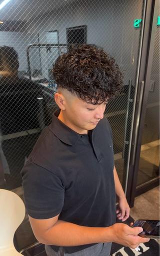 カラー パーマ メンズ 角田 凌のヘアスタイル