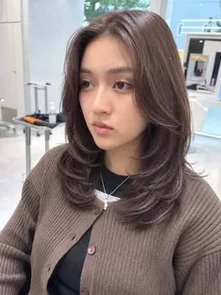ミディアム 山田 ひかりのヘアスタイル