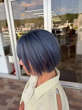 ショート カラー 藤田 麗安のヘアスタイル