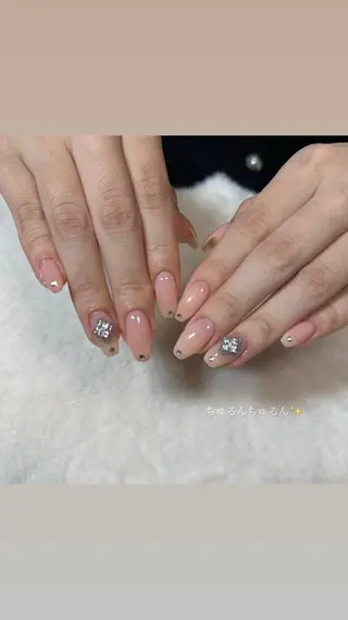 ミディアム yuka ⭐︎のネイルデザイン
