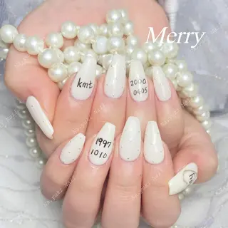 ネイル 🦋 Queenieのネイルデザイン