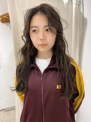 ロング サトウ ナナのヘアスタイル