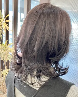 ミディアム 鈴木 千恵子のヘアスタイル