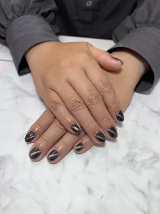 salon UNE LMA見習いスタッフのネイルデザイン