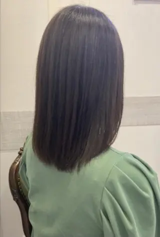 セミロング カラー ヘアアレンジ 佐藤 睦月のヘアスタイル