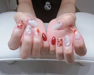劉 コンのネイルデザイン