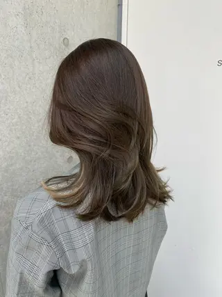 セミロング カラー Saki/レイヤー/ 柔色カラー/顔まわりのヘアスタイル