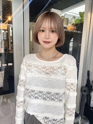 ショート カラー ミルクティーベージュ ブリーチ 店長 清水のヘアスタイル