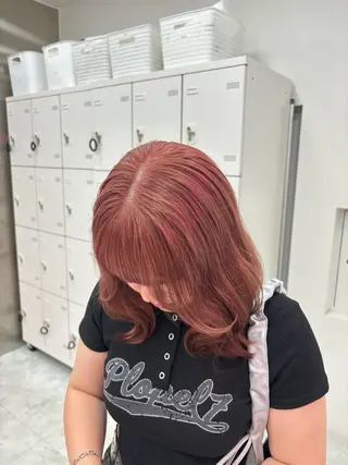 ミディアム カラー 抜け感レイヤー︴ ニュアンスカラーのヘアスタイル
