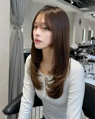 セミロング カラー 韓国ハイレイヤー ハッシュカット特化のヘアスタイル