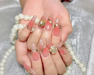 ネイル 🦋 Queenieのネイルデザイン