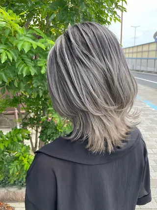 セミロング ブリーチ毛矯正.髪質 改善.髪にドラマをのヘアスタイル