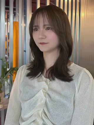 ミディアム Shiro RENのヘアスタイル