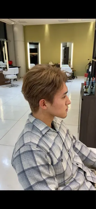 カラー メンズ 岡野 舜のヘアスタイル