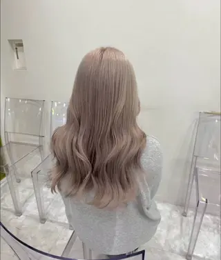セミロング カラー ヘアアレンジ 🫧モテる💗ダメー ジレスハイトーン🫧のヘアスタイル