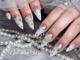 ネイル Nailsalon Vi+ももか🩷のネイルデザイン